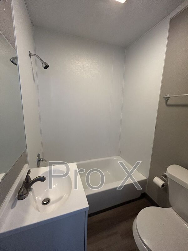 Building Photo - 316 E Park St