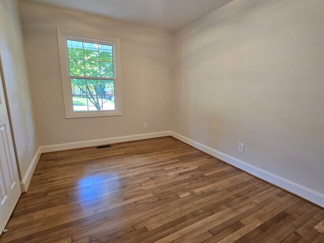 Building Photo - 1274 Tredwell Dr