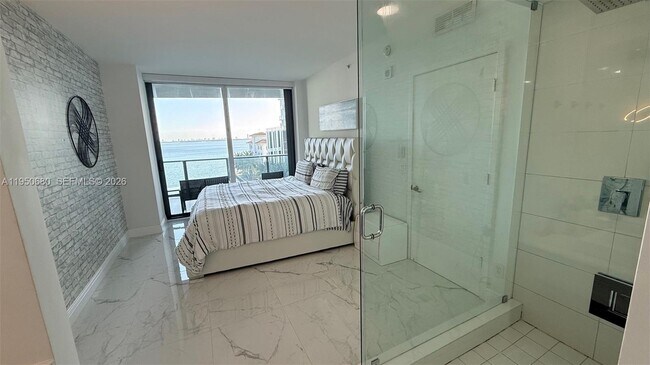 Building Photo - 460 NE 28th St