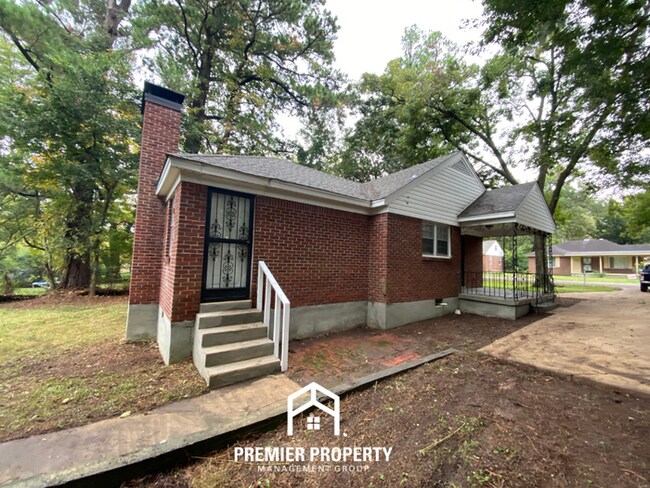 Building Photo - 1716 Warner Ave