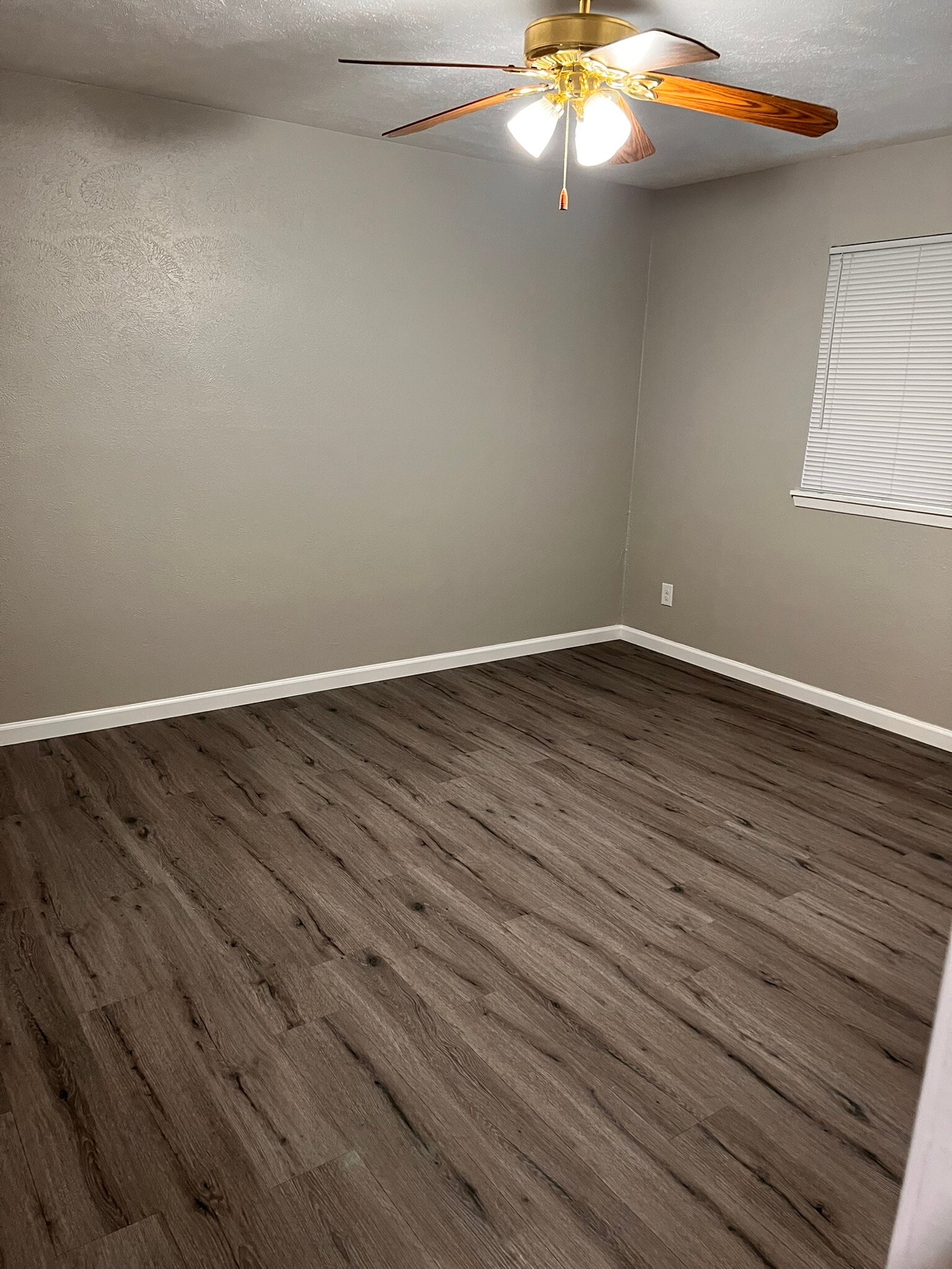 Master Bedroom - 537 Bluebird Ln