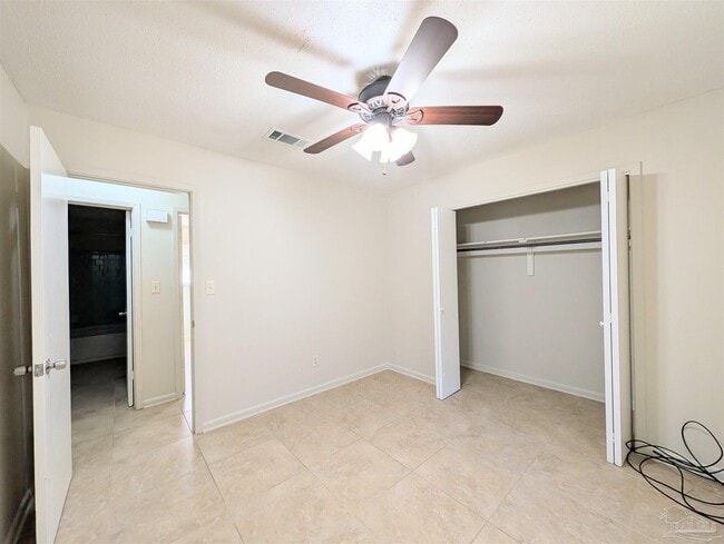 Building Photo - 23 Redwood Cir