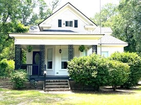 Building Photo - 108 S Farmerville St