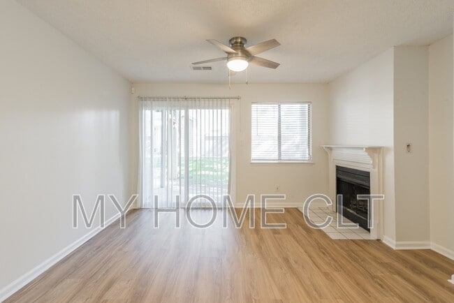 Building Photo - 2539 Stockbridge Dr