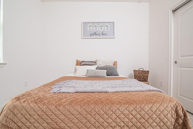 Building Photo - 7508 Wing Span Wy