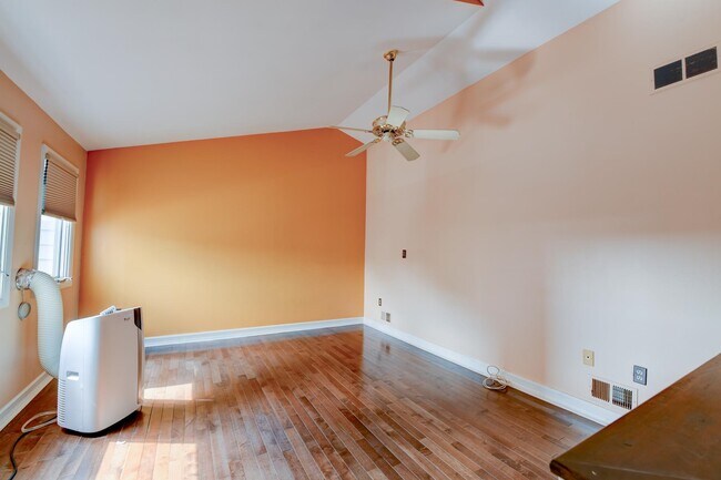 Building Photo - 816 Topsail Ln
