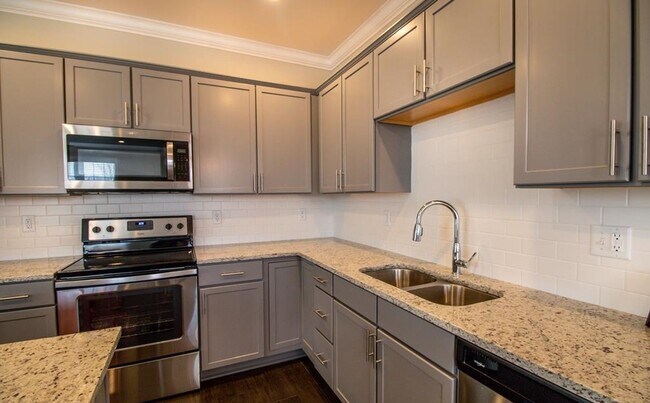 Building Photo - 3BD/3BA FOR RENT IN THE RESERVE