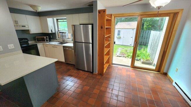 Building Photo - 237 Allen Ave