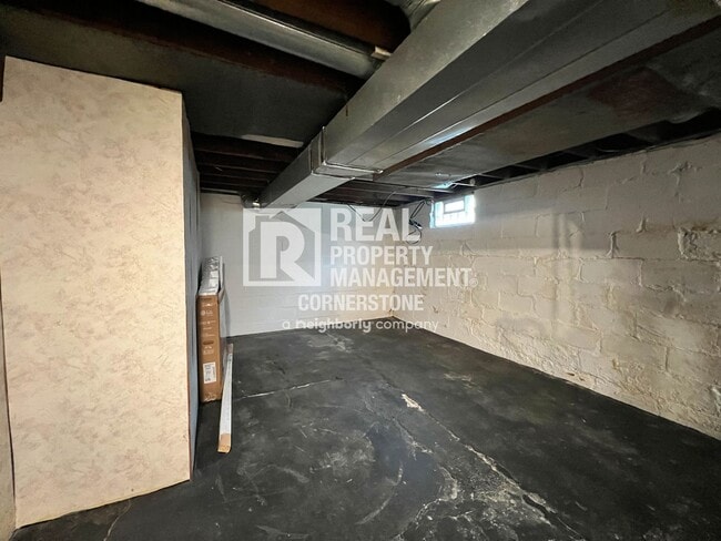 Building Photo - Cozy 2-Bedroom Near WMU & Downtown Kalamazoo!