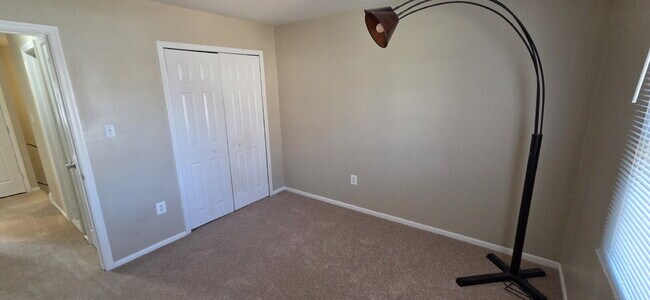 Building Photo - Upper level of townhome