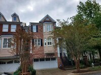 Building Photo - 1044 Emory Parc Pl