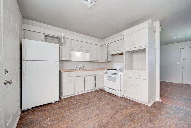 Building Photo - 1528 SE 49th Terrace