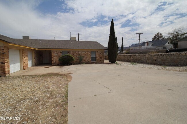 Building Photo - 3406 Moonlight Ave