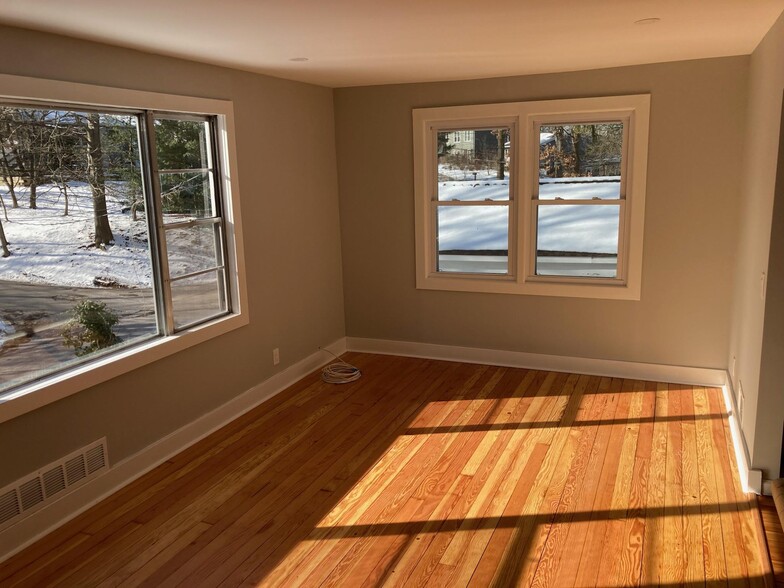 Building Photo - 23 Bayville Dr