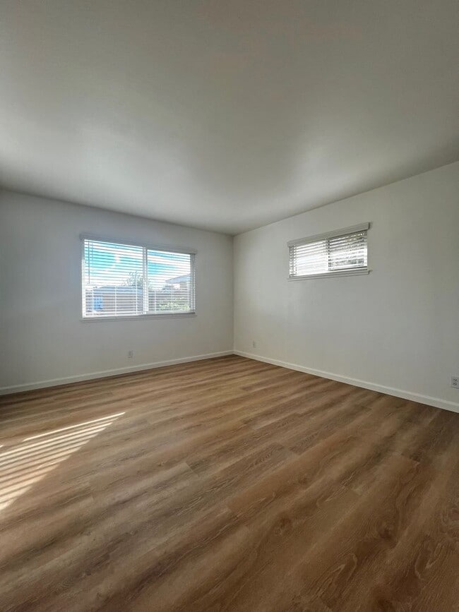 Building Photo - Spacious 4-bedroom, 2.5-bath Home Fountain Valley