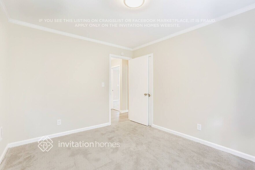 Building Photo - 8837 Elma St