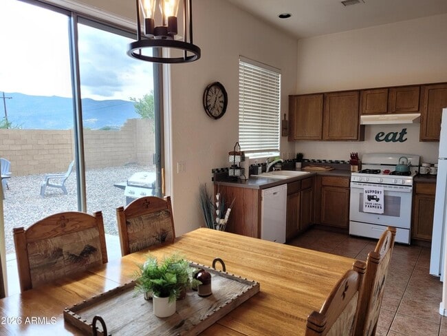 Building Photo - 785 W Azure Dr