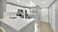 Building Photo - 3571 Inverrary Dr