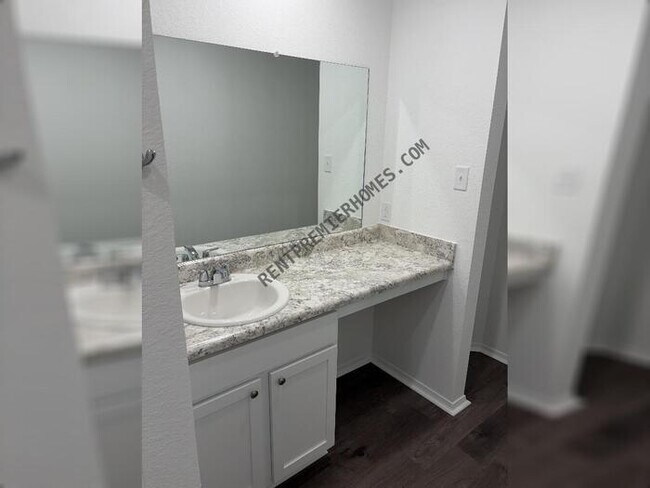 Building Photo - 102 Powder River Dr