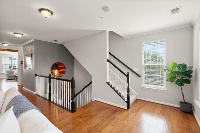 Building Photo - 9502 Lee Ct