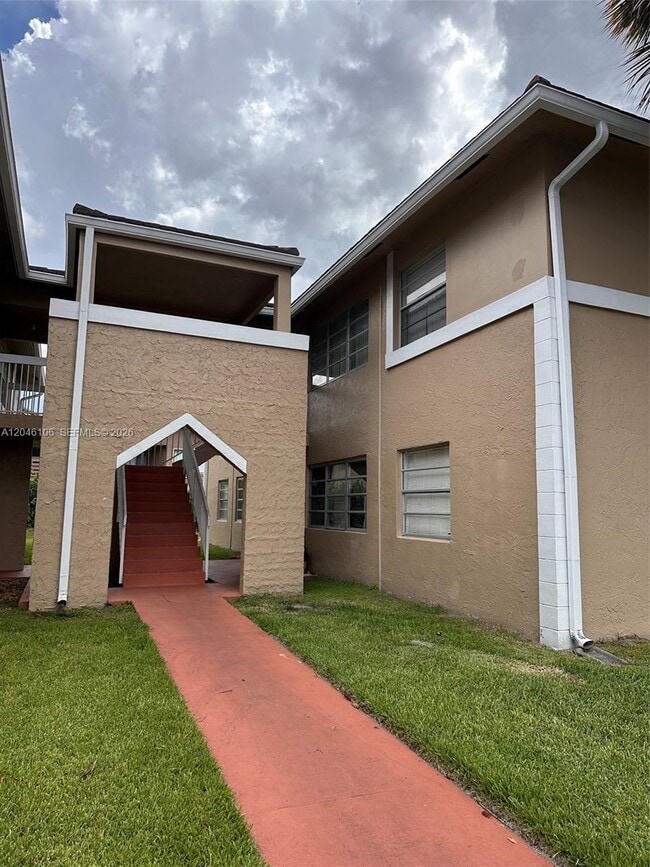 Building Photo - 9976 Twin Lakes Dr