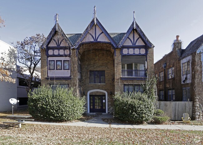4726 - 4734 Summit St - Green Gables Apts