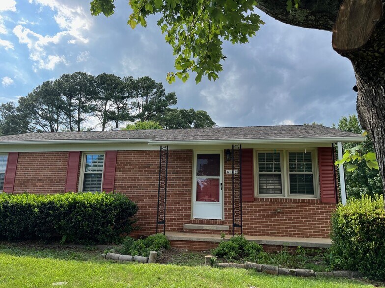 Primary Photo - 6100 Belle Dr