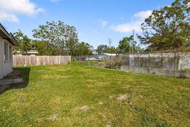 Building Photo - 6051 Carlton Ave