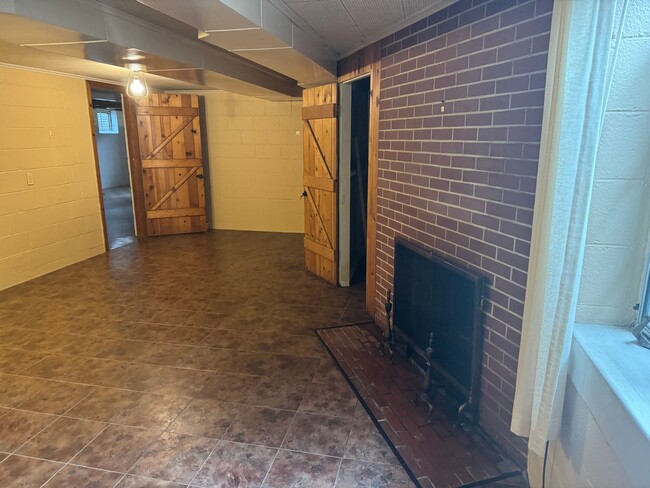 Building Photo - 3 Bedroom 2 Bath Ranch Home - Upper Arlington Schools