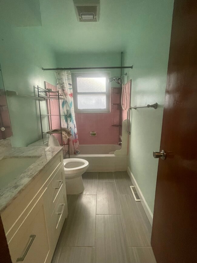 Building Photo - 2832 Longfield Rd