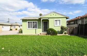 Building Photo - COMING SOON - House - 2 Bedrooms / 1 Bathr...