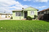Building Photo - COMING SOON - House - 2 Bedrooms / 1 Bathr...
