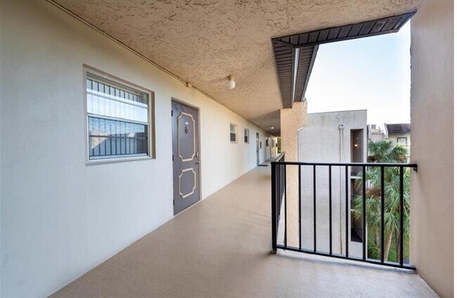 Building Photo - 9230 Lagoon Pl
