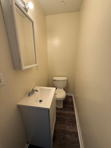 Building Photo - 1948 Long Ave