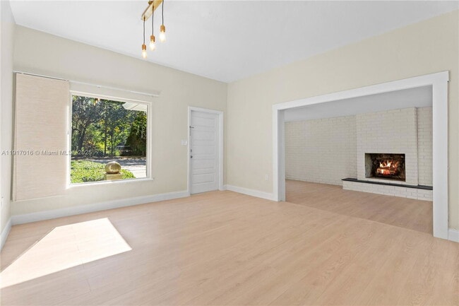 Building Photo - 5865 SW 48th St