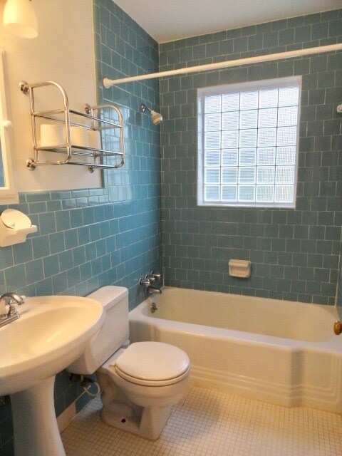 Building Photo - 1618 Delaware Ave