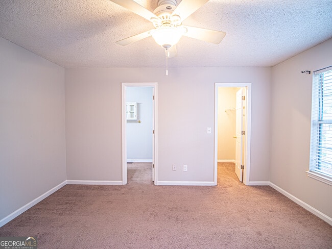 Building Photo - 4223 Lakes End Dr NW