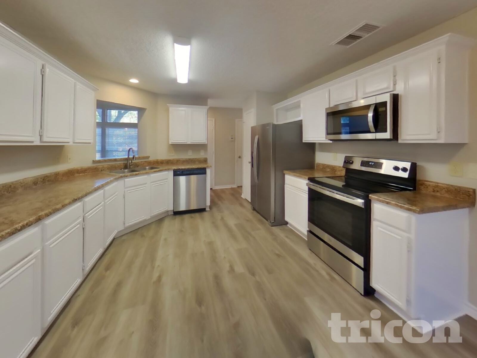 Building Photo - 305 Meandering Way