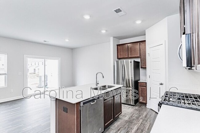 Building Photo - 225 Telford Dr