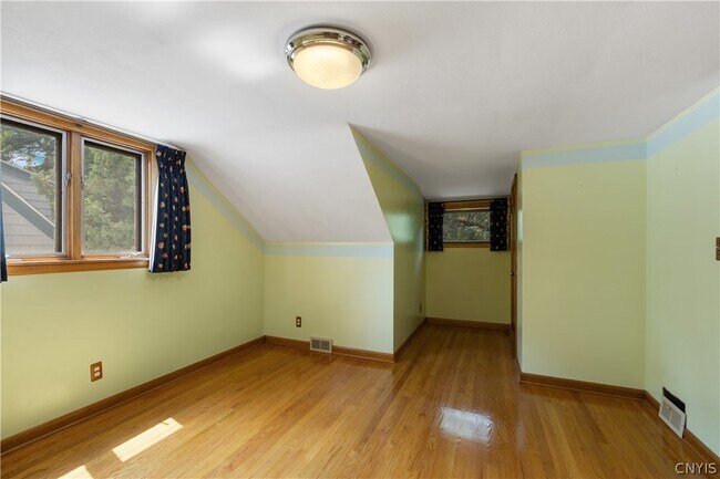 Building Photo - 444 Buckingham Ave