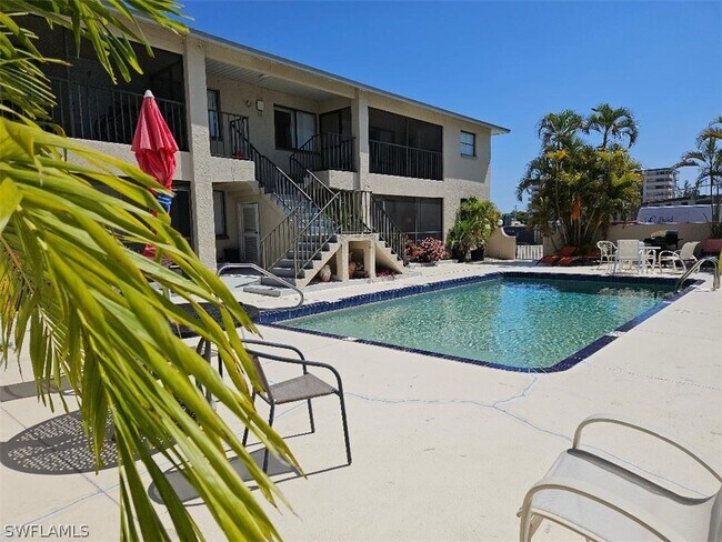 Building Photo - 4816-4818 Palm Tree Dr