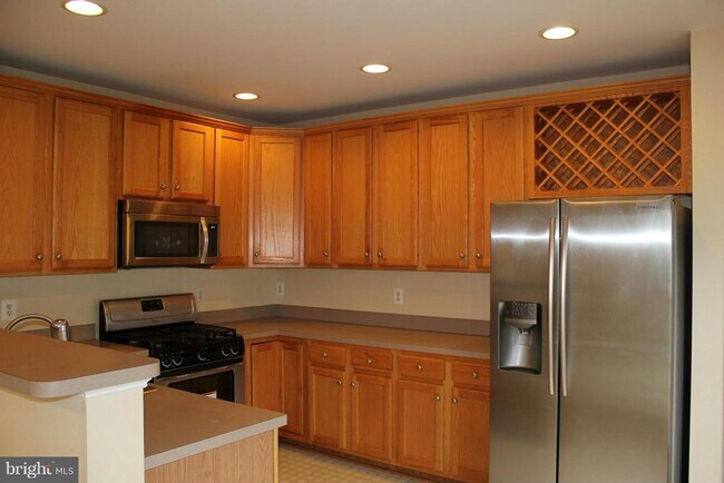 Building Photo - 24651 Kings Canyon Square