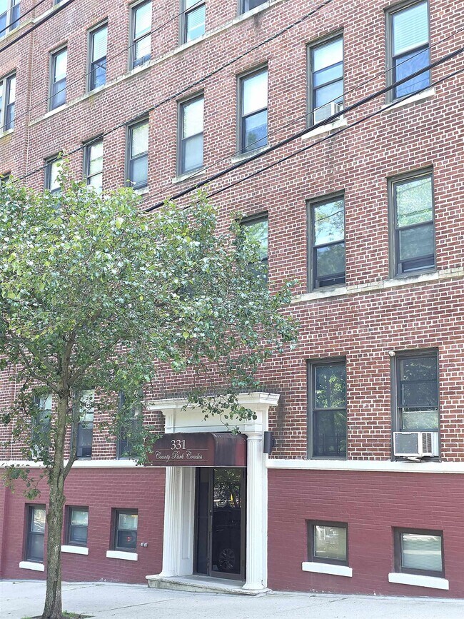Building Photo - 331 79th St