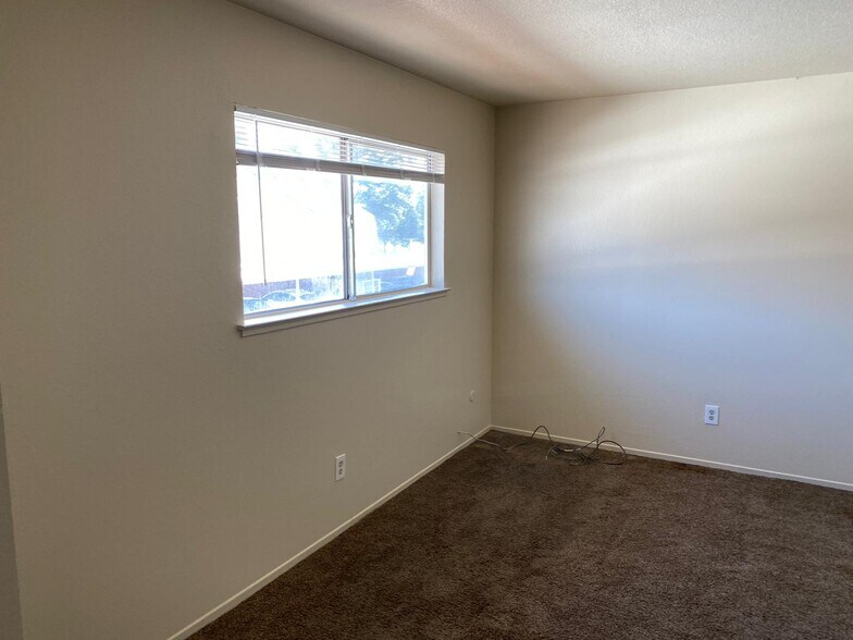 Building Photo - 4223 Weymouth Ln