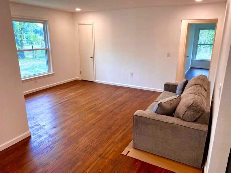 Building Photo - 1321 Whitley Dr