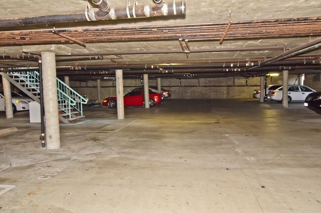 Building Photo - 612 E Cypress Ave