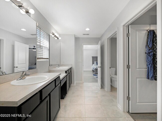 Building Photo - 597 Meadow Ridge Dr