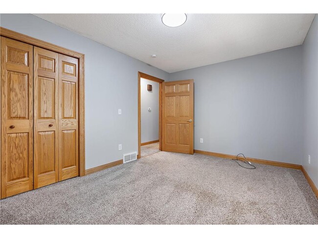 Building Photo - 1735 Walnut Ln