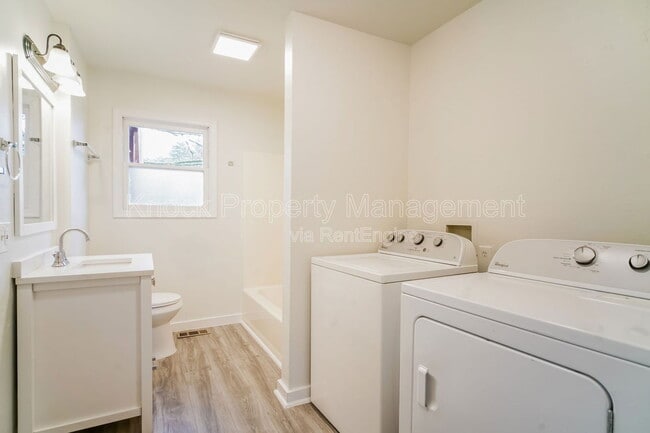 Building Photo - 4906 SE 108th Ave