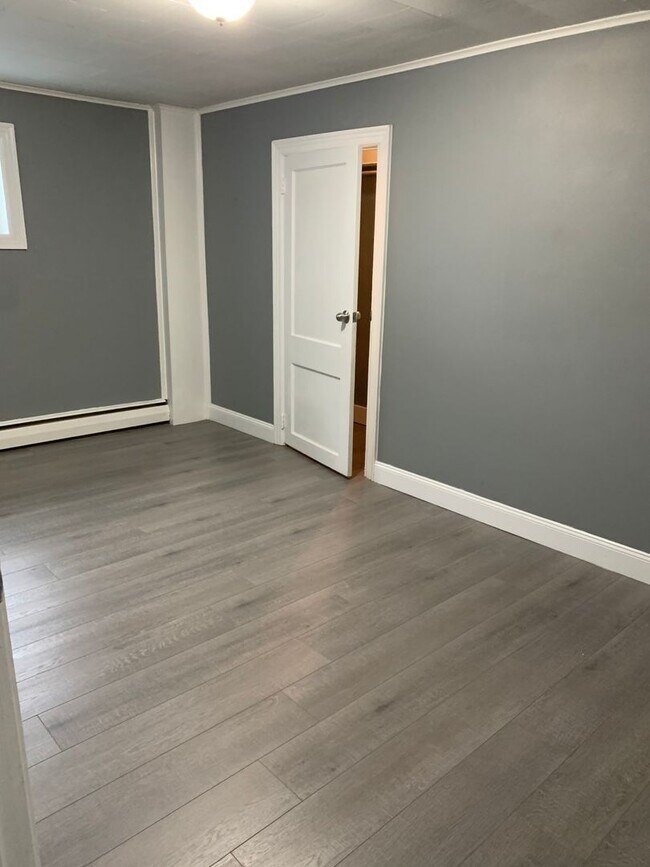 Building Photo - Charming 3-Bedroom Apartment in Midtown Ki...
